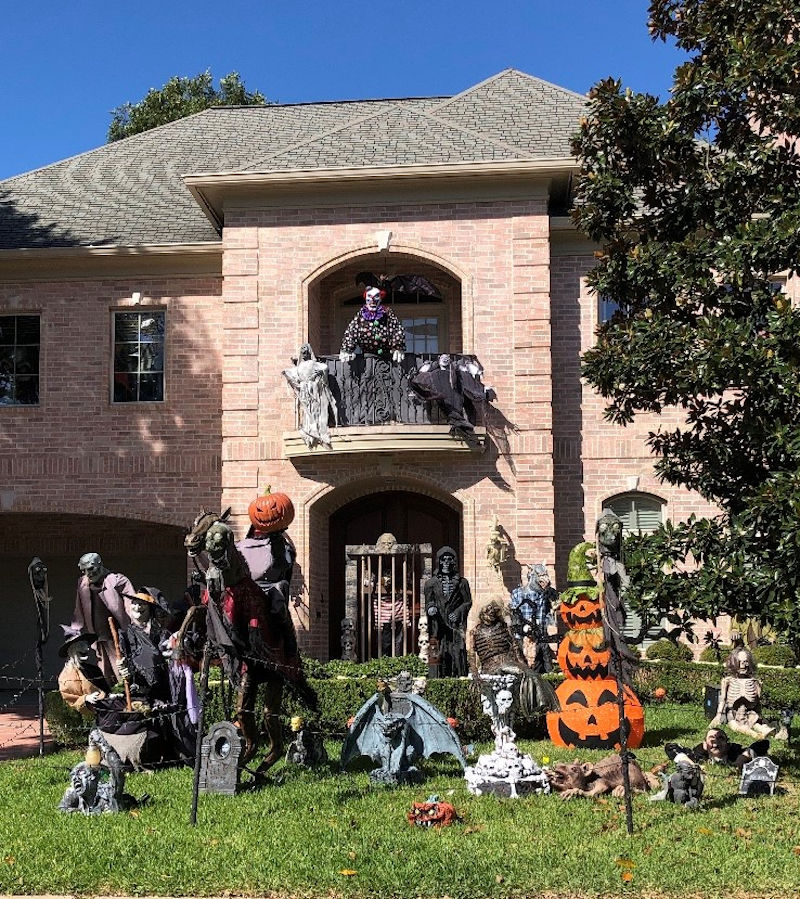 Spooktactular Houses with Great Curb A-Squeal | The Buzz Magazines