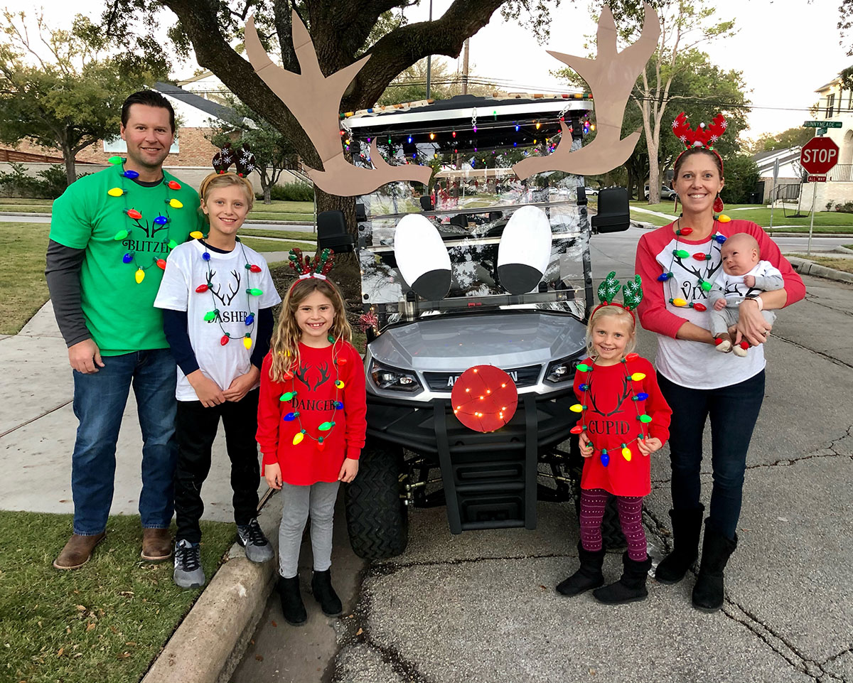 Mobile Holiday Cheer: Second Annual Meyerland Golf Cart Parade | The Buzz  Magazines