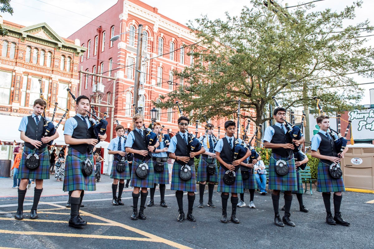 Texas's Saint Thomas Episcopal School goes deep in the heart of piping and  drumming (video) – pipes