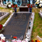 Grave of Elvis Presley 