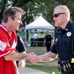 Dennis Quaid shakes hand with Lieutenant Jeff Cotton