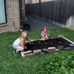 Hannah Spinner, Julia Spinner