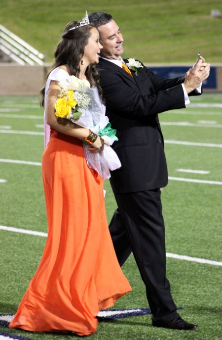Homecoming Queen Lexi Villarreal snapped a quick selfie with her dad in celebration. (Photo: Abby Boessling)