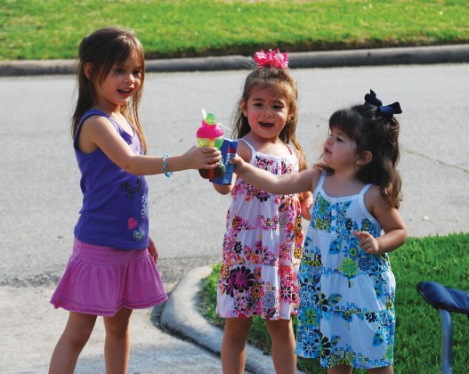 Johanna Wen, Gabriella Gillette, Daniella Gillette