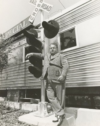 Rail dining car