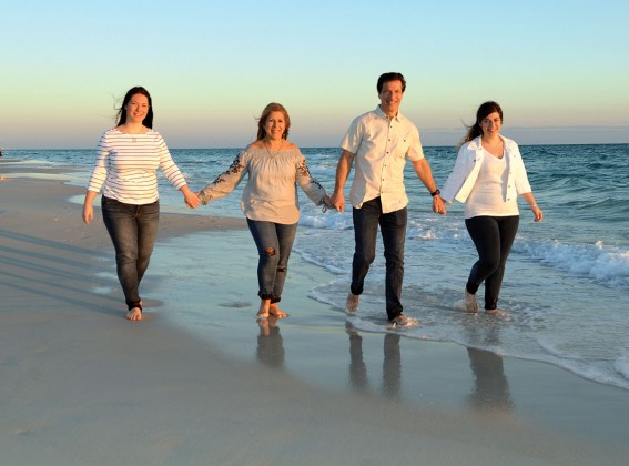 Stephanie Rogers, Ken and Carol Simon, and Lauren Simon