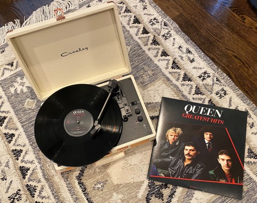 Record player and Queen record