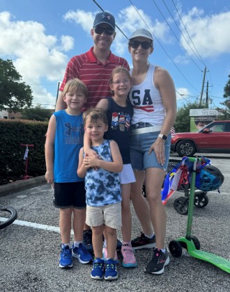Bellaire paradegoers