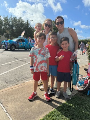 Bellaire paradegoers