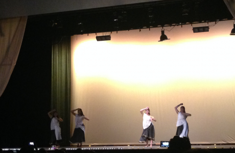 Here, the “Fantastic Four”, composed of seniors Bridgita Bhakta, Bianca Bhakta, Anvi Bhakta, and Nima Desi, performed a dance.