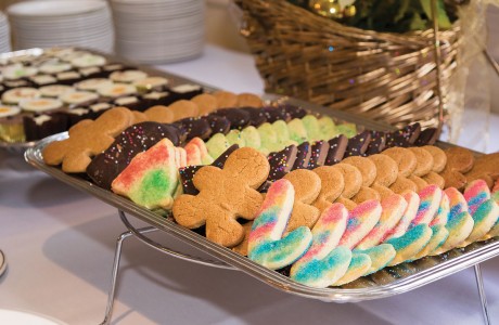 A goodie table of desserts