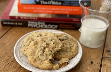 Toffee-Apricot Oat Cookies