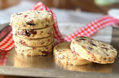 Cranberry shortbread cookies