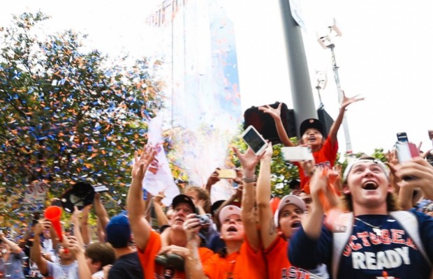 Astros fans camping out, getting ready for victory parade 