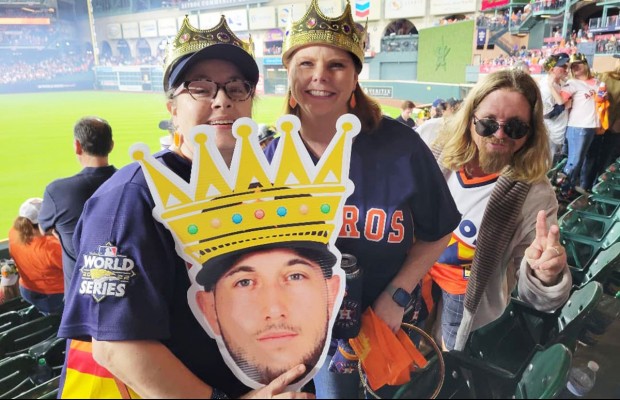 Astros fans bring hundreds of gold crowns to playoff games for King Tuck