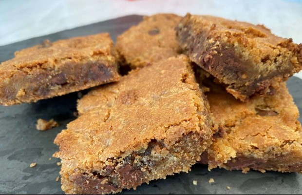 Meredith’s Toffee Toll House Bars | The Buzz Magazines
