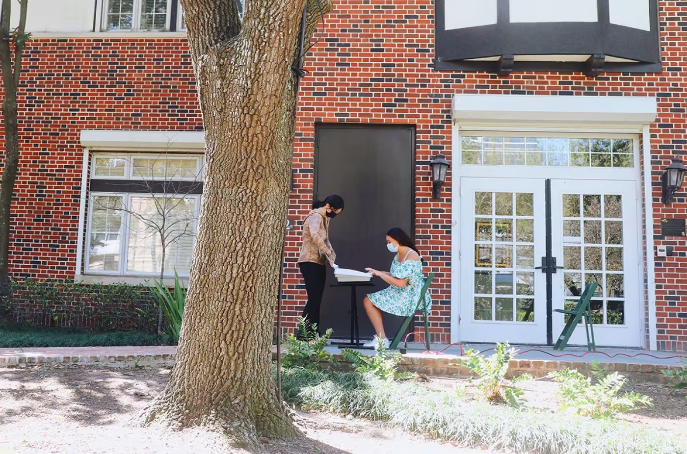 Helen Zhang, Lili Lassoued