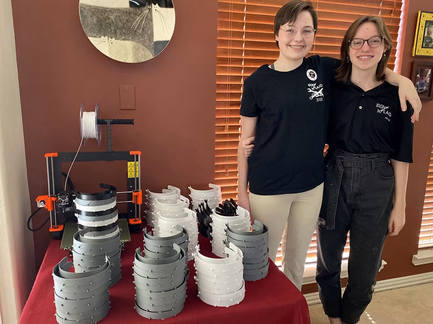 Anna Smith, Bella Smith,