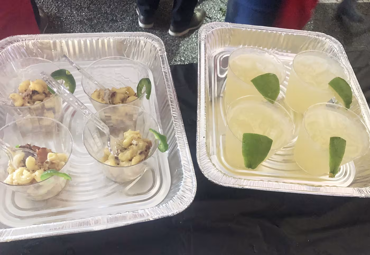 Mac n cheese and cocktail