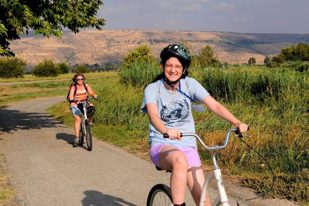 Sydney Freeman biking