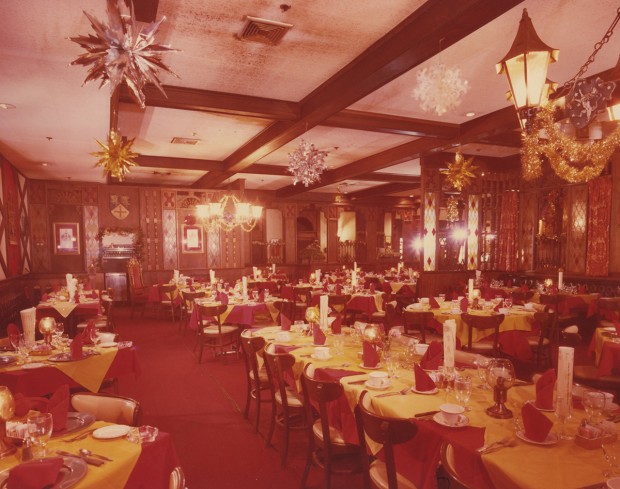 Look's Sir-Loin Inn dining room