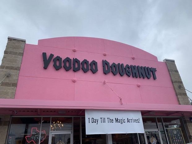 Voodoo Doughnut outside