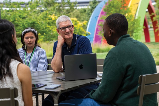 Tim Cook, Jones Mays