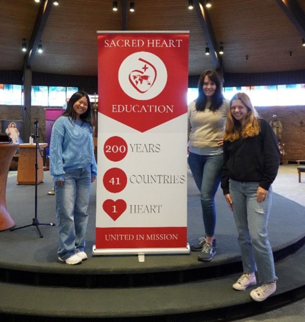 Julia Harfenist, Margot Graham, Sarah Junek, Julia Harfenist, Margot Graham, Sarah Junek,
