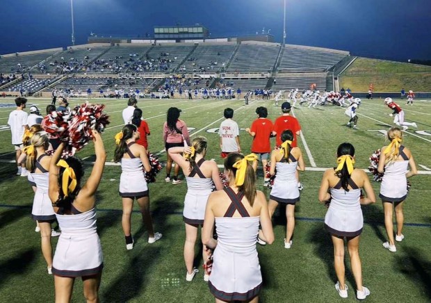 Memorial cheerleaders