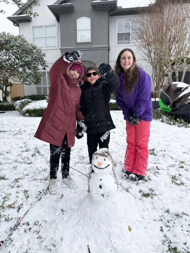 kids with snowman