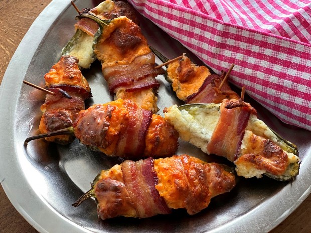 Bacon-Wrapped Jalapeño Poppers