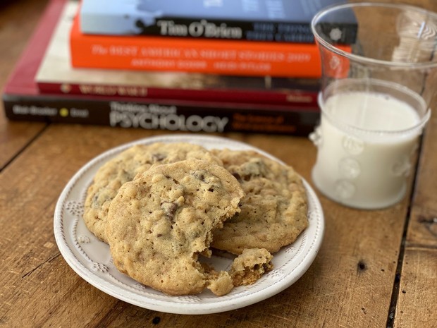 Toffee-Apricot Oat Cookies