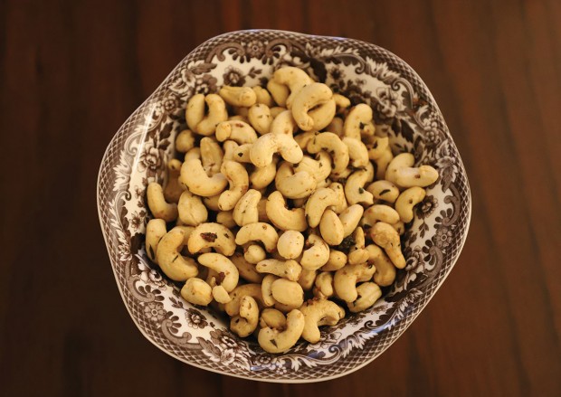 Spicy Rosemary Cashews Spicy Rosemary Cashews