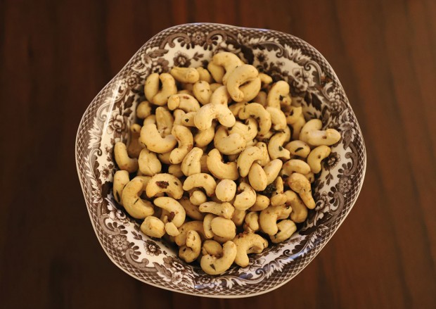 Spicy Rosemary Cashews