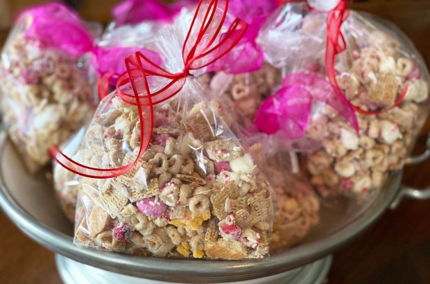 Valentine Sweetheart Snack Mix