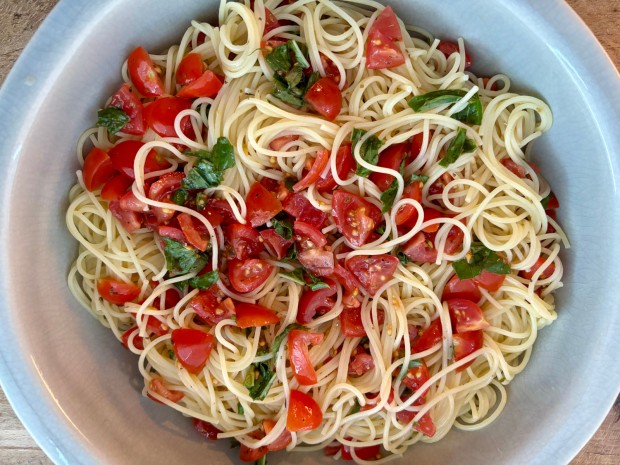 Summery Pasta with Marinated Tomatoes and Basil