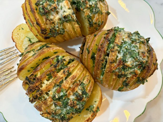 Garlic-Herb Butter Hasselback Potatoes