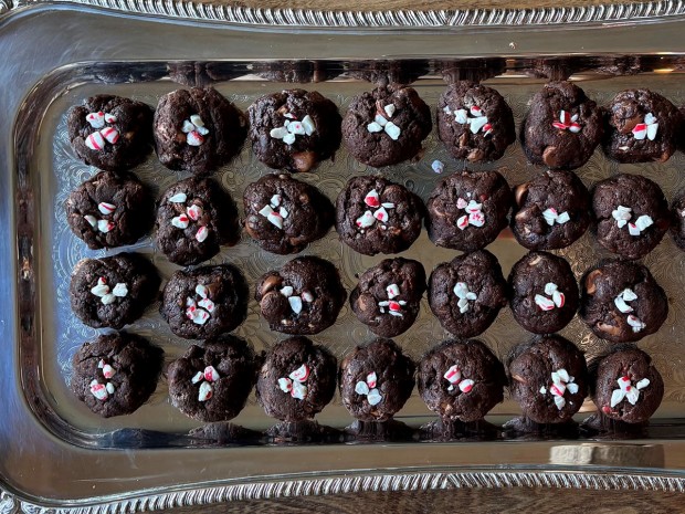 Chocolate Chip and Peppermint Crunch Crackles Chocolate Chip and Peppermint Crunch Crackles