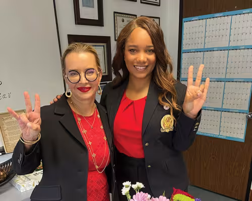 Mila Golovine, Ashley Colón