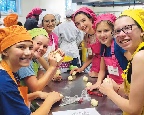 Rebecca Coker, Louise Campaign, Pili Vilalta, Libby Fuller, Sara Thompson, Valentina Vitale