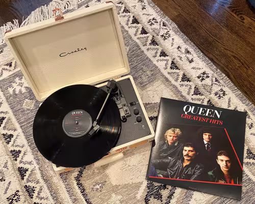 Record player and Queen record