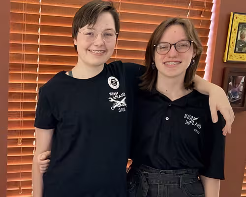 Anna Smith, Bella Smith,