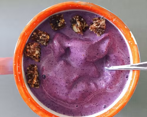 Blueberry-Banana Oat Smoothie
