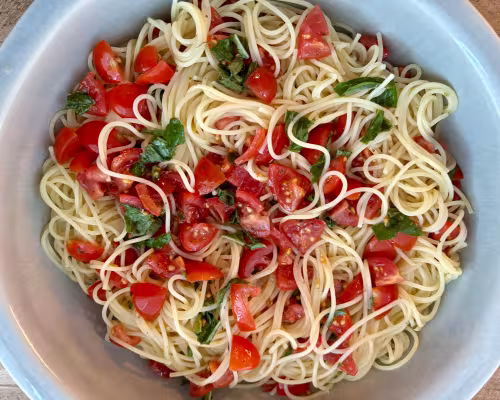 Summery Pasta with Marinated Tomatoes and Basil