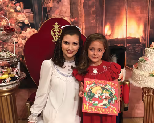 Natalia Flores, Hannah Summars