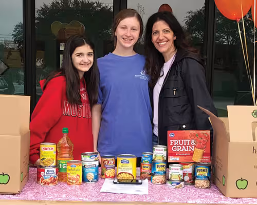 Hannah McCormack, Lizzy Suter, Jenny Suter