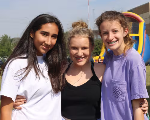 Annabella Berwick, Chloe Atha, Stevie Neumann