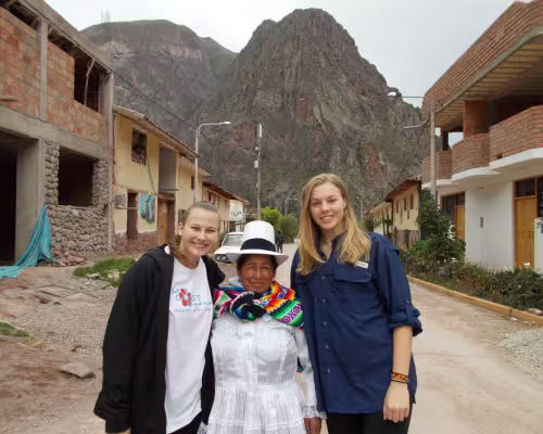 Katie Dessauer, Lauren Roth