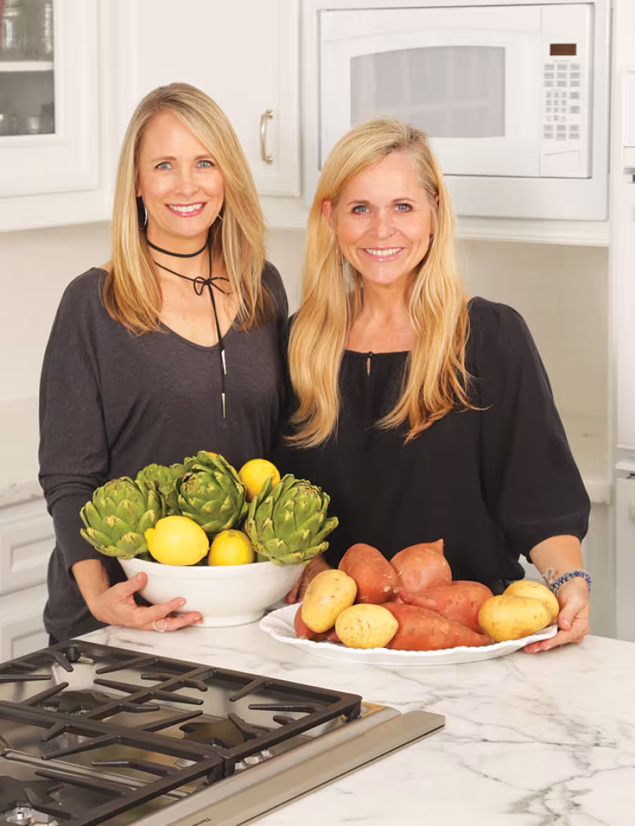 Mary Schneidau, Renae Nunez